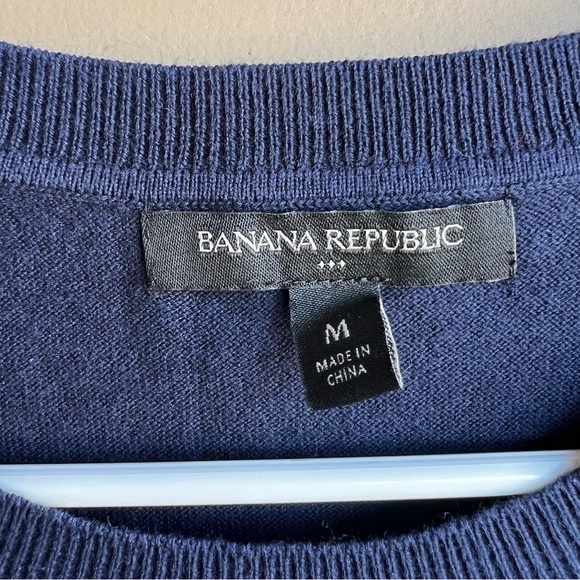 Banana Republic Factory Heart Crewneck Sweater, Size M - Picture 3 of 6